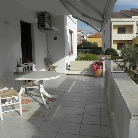 Apartman With A Parking Space - Diklo, - 13399 Zadar